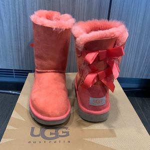 UGG Bailey Bow US size 5(fits like size 6)